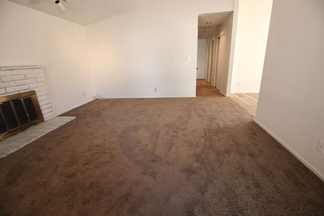 Building Photo - Great 3bed/2bath Home in Spring Valley