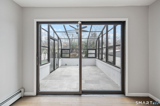 Building Photo - 5 River St