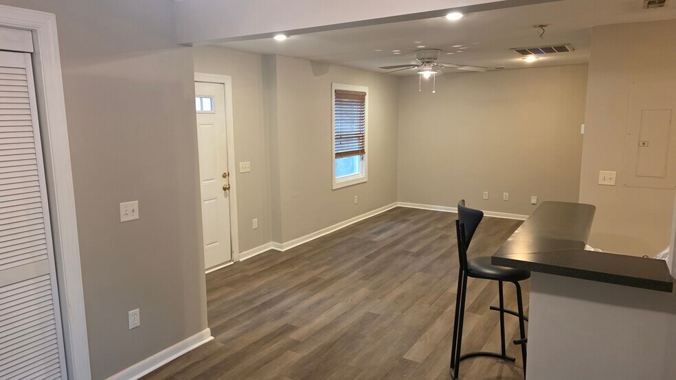 Building Photo - 1536 Inland Ave