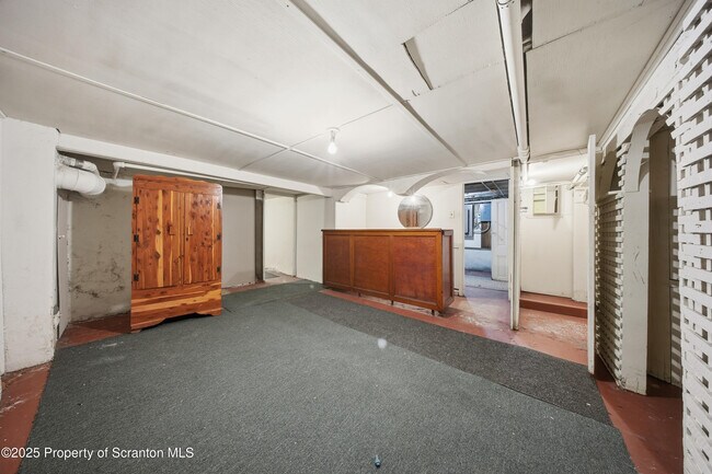 Building Photo - 612 Philo St