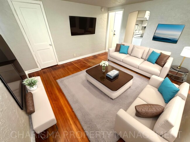 Building Photo - 917 Plex