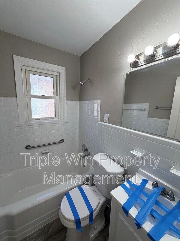 Building Photo - 3915 Itaska St