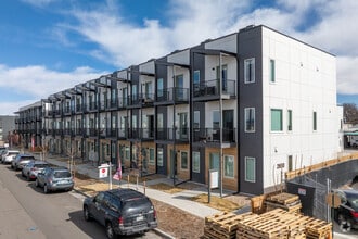 Building Photo - South Broadway Station Townhomes