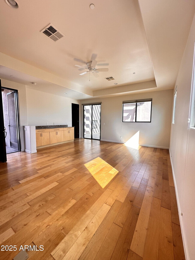 Building Photo - 9671 E Horizon Dr