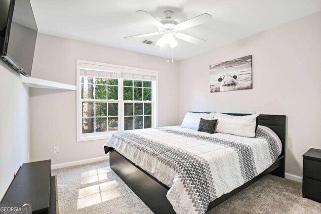 Building Photo - 2675 Huddlestone Way