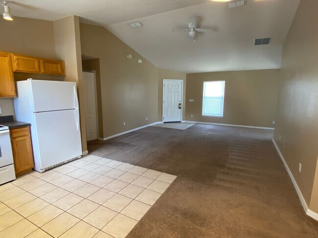 Building Photo - Pool Home for Rent
