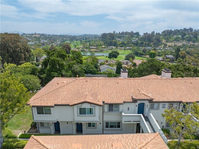Building Photo - 30902 Club House Dr