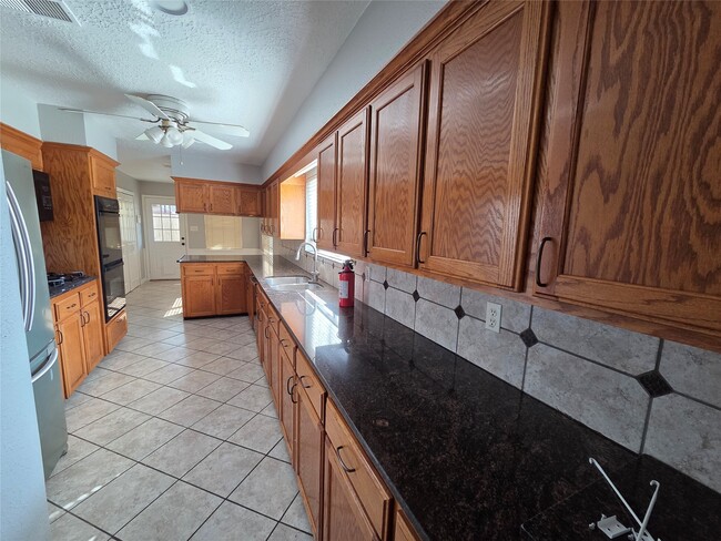 Building Photo - 305 W Castle Harbour Dr