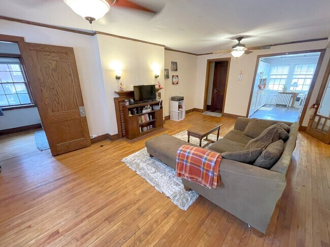 Building Photo - 46 N Breese Terrace