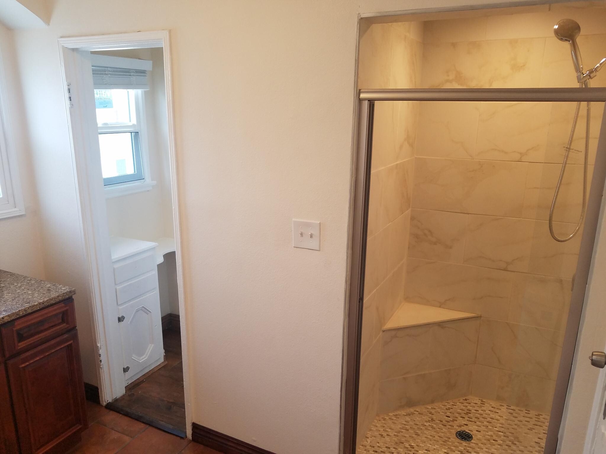 Bathroom -Separate Shower and Bathtub - 4123 Garthwaite Ave