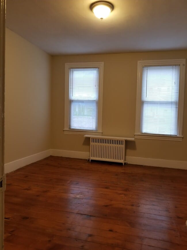 Building Photo - 1048 Northampton St