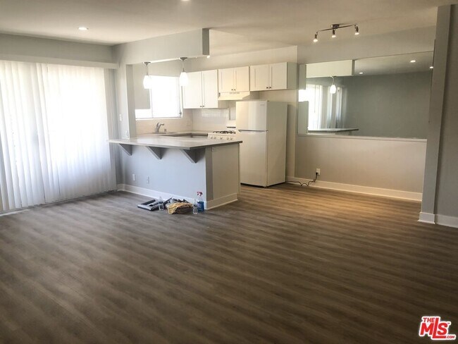 Building Photo - 8635 Cashio St