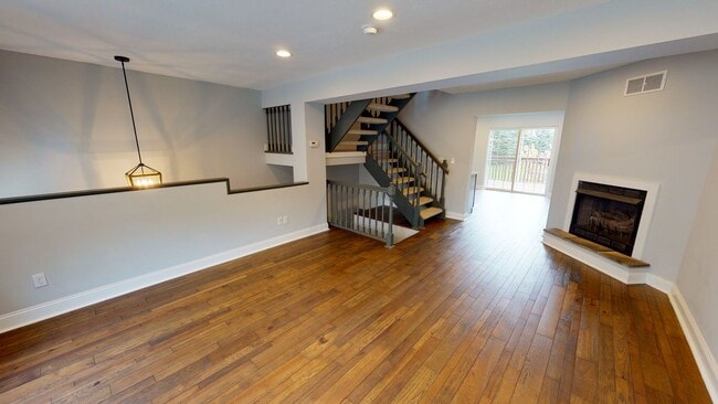 Building Photo - 2 Bed 1.5 Bath Townhouse for Rent in Monac...