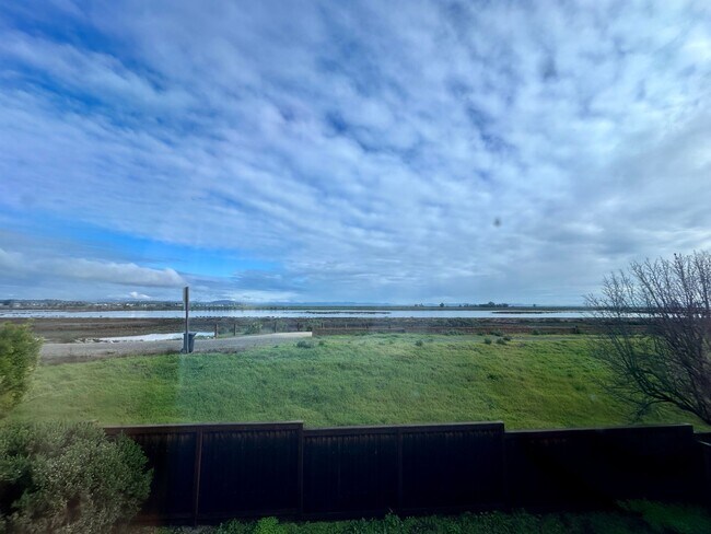 Building Photo - Coming Soon! Charming 3-Bedroom Hamilton Home