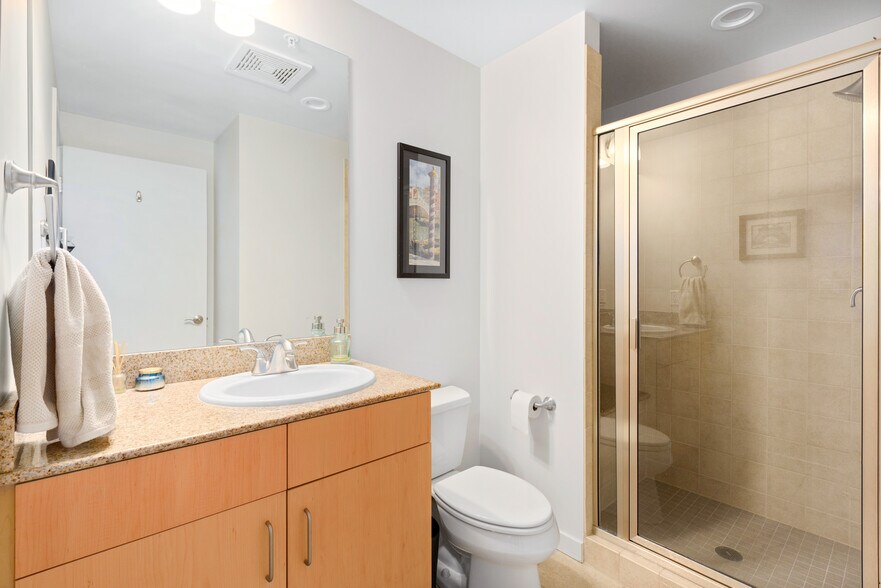 Secondary Bath - 3601 Arapahoe Ave