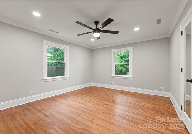 Building Photo - 1121 S Edgemont Ave