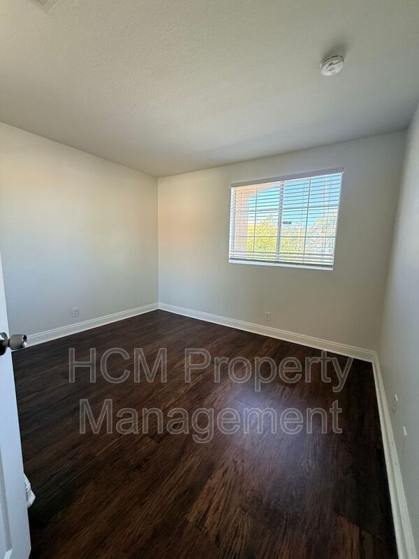 Building Photo - 827 S Shanada Ct