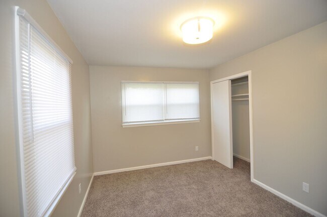 Building Photo - 2816 Broadview Dr NW