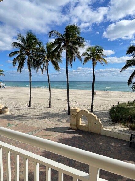 Building Photo - 901 S Surf Rd