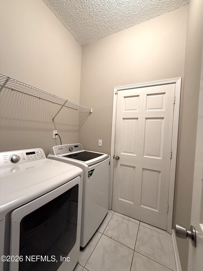 Building Photo - 2798 Lantana Lakes Dr W