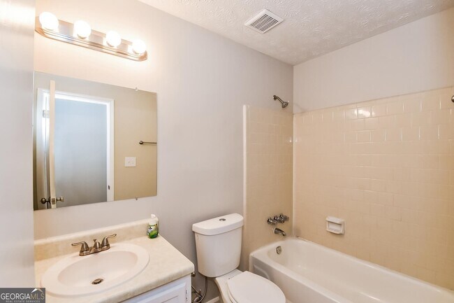 Building Photo - 263 Independence Dr