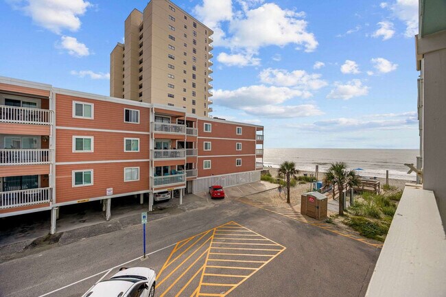 Building Photo - 824 N Waccamaw Dr