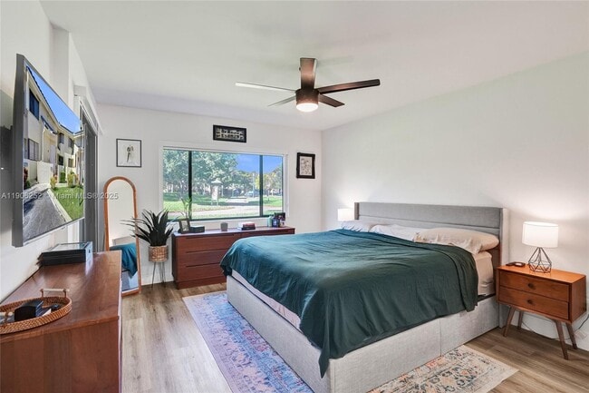 Building Photo - 8137 NW 17th Manor