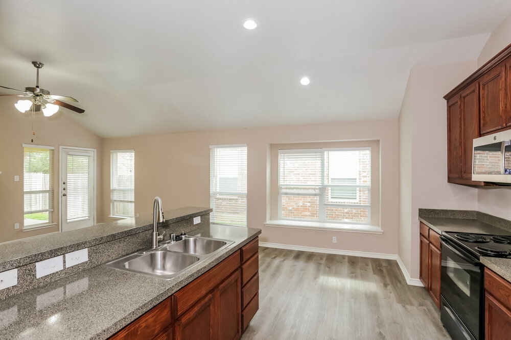 Building Photo - 129 Oriole Dr
