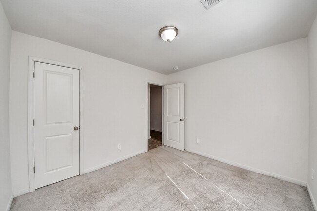 Building Photo - 164 Goldenrod