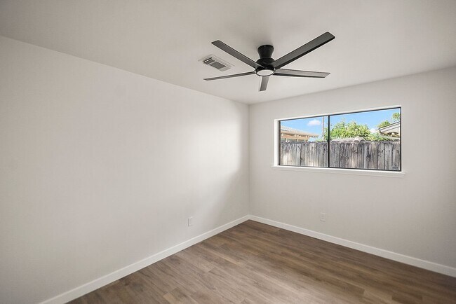 Building Photo - 5514 Chantilly Ln