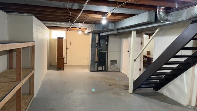 Building Photo - 2400 Hillview Ave
