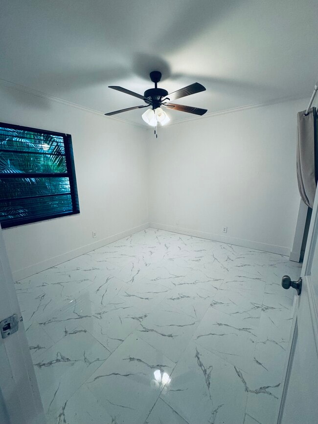 Building Photo - 140 S Cypress Rd