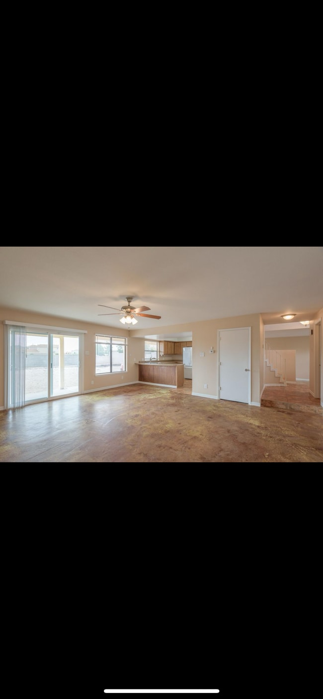 Building Photo - 10417 La Paz Dr