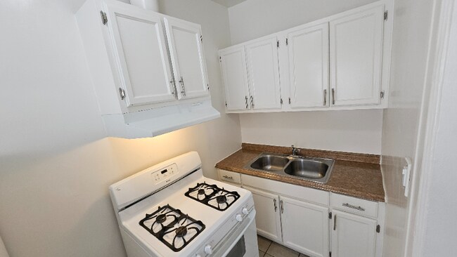 Building Photo - 727 S Coronado St