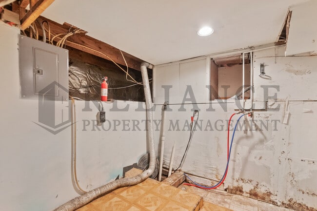 Building Photo - 719 S Glenn St