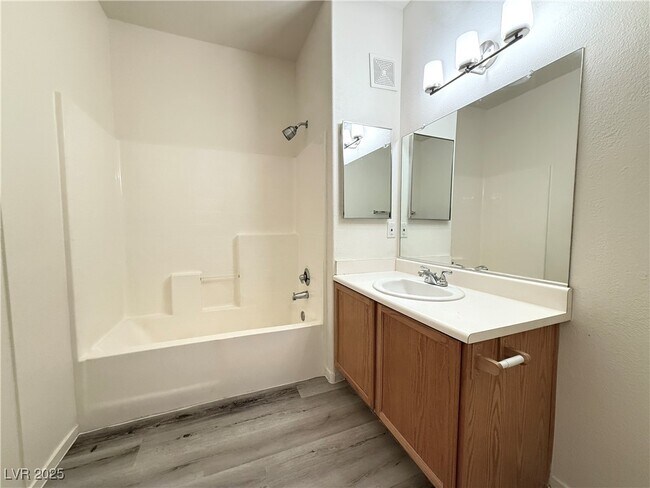 Building Photo - 813 Peachy Canyon Cir