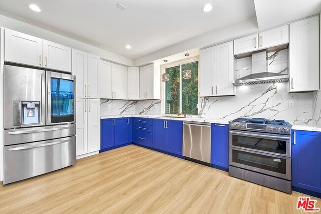 Building Photo - 823 Lorraine Blvd