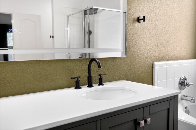 Building Photo - 18211 Doral Rock Ct