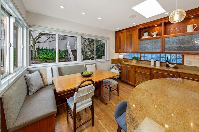Building Photo - Capitol Hill View Home