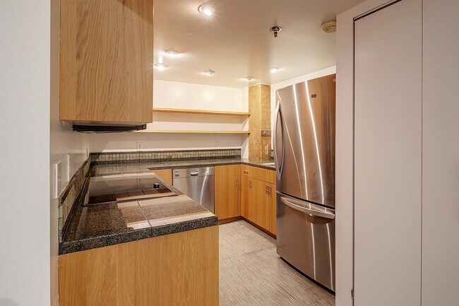 Building Photo - 461 2nd St