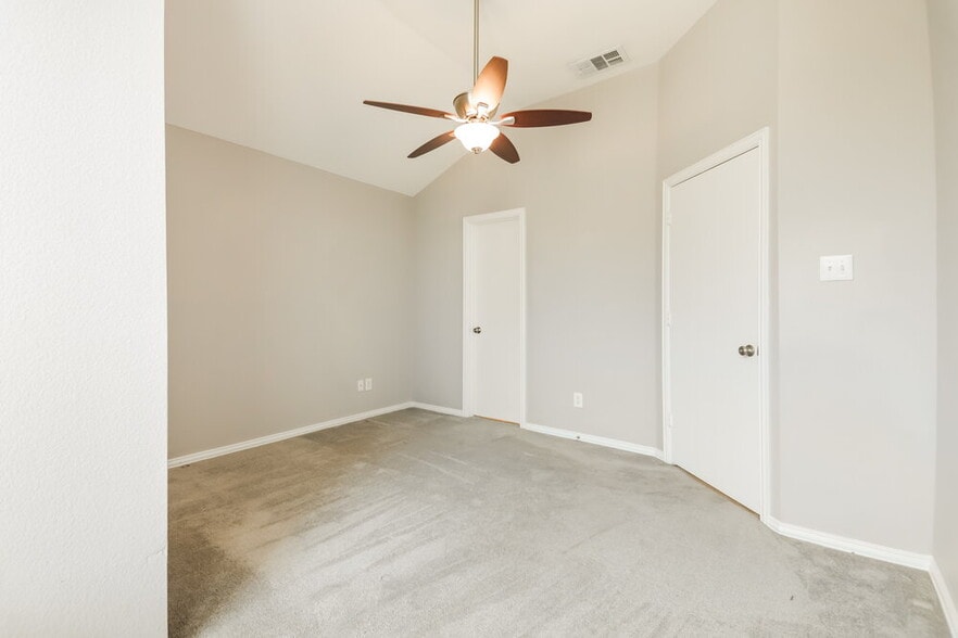 Building Photo - 2504 Castle Ridge Dr