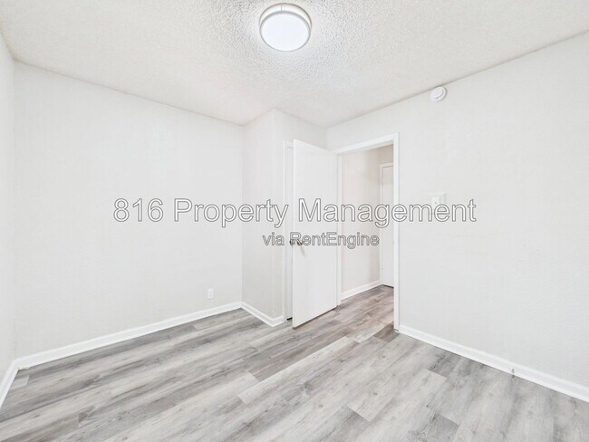 Building Photo - 5715 Wabash Ave