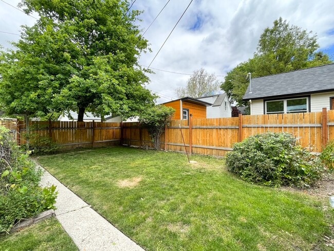 Building Photo - 1116 W Ofarrell St