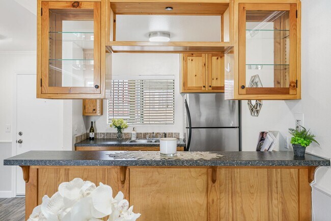 Building Photo - FOR RENT 1Br/1Ba 626 Sf Second Floor Condo...