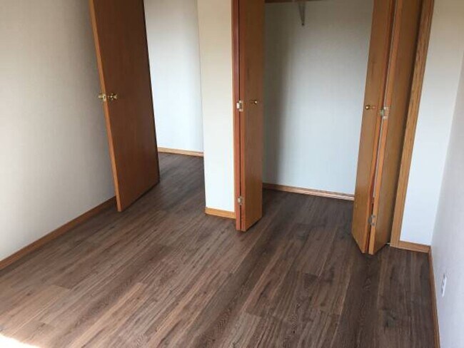 Building Photo - Lovely 3-Bedroom Duplex for Rent in McKinl...