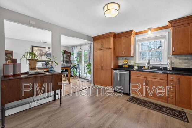 Building Photo - 74 Hurlburt St