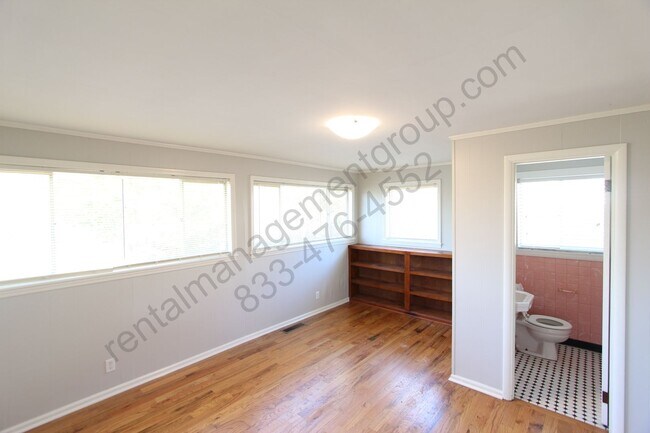 Building Photo - 448 20th Ave S