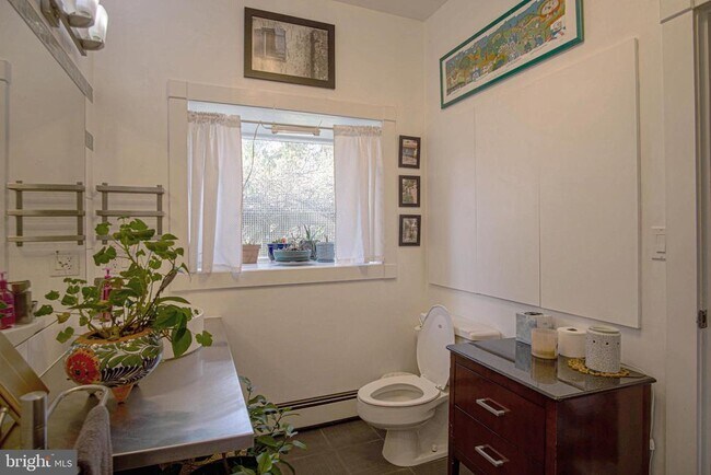 Building Photo - 9 Academy St