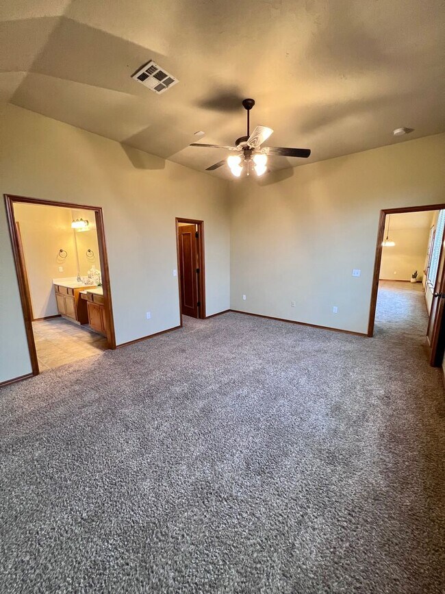 Building Photo - Beautiful home in Heatherwood addition in Moore!