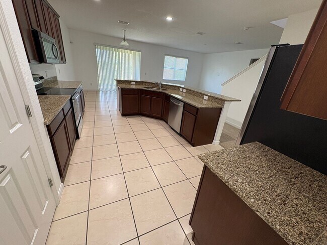Building Photo - LARGE// Brand New 4/3.5 Bedroom Home in Br...